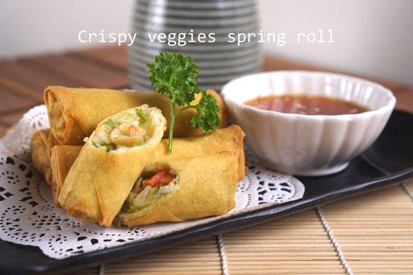 Crispy egg roll with sweet and sour sauce