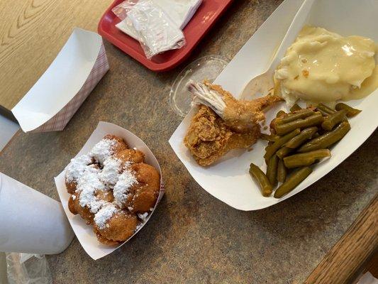 8 piece dinner with green beans and mashed potatoes