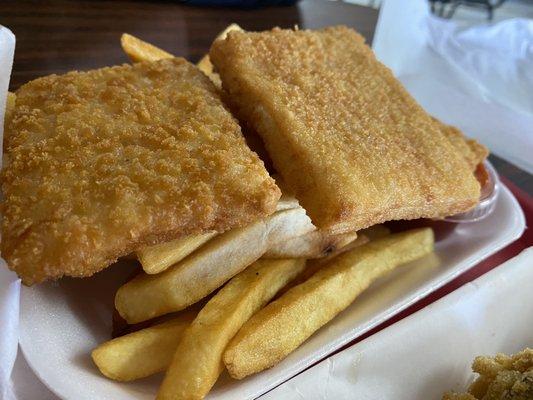 This is Ed's 3-piece fish and chips. It looks simple, and it is. SIMPLY AMAZING! Seriously. It's so good.