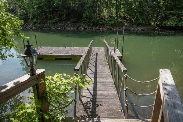 Lakefront home in Lake James