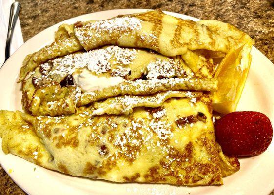 Creeps with Sour Cream, Cherries And Pecans.