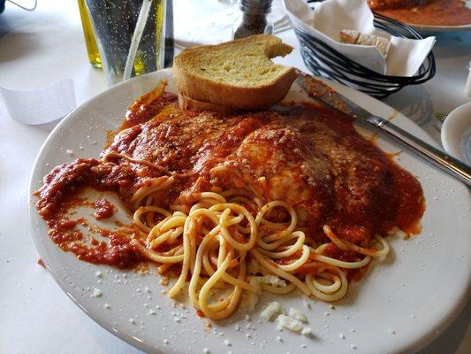 Chicken Parm with garlic bread after I tried it.