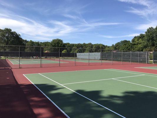 4 tennis courts