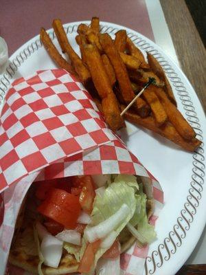 Grilled chicken pita with sweet potato fries