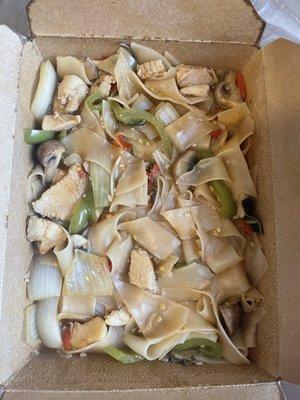 Drunken noodles with chicken