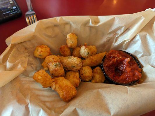 Garlic cheese curds