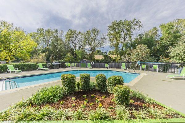 Poolside at Charleston Crossing apartments in Broken Arrow, Oklahoma.