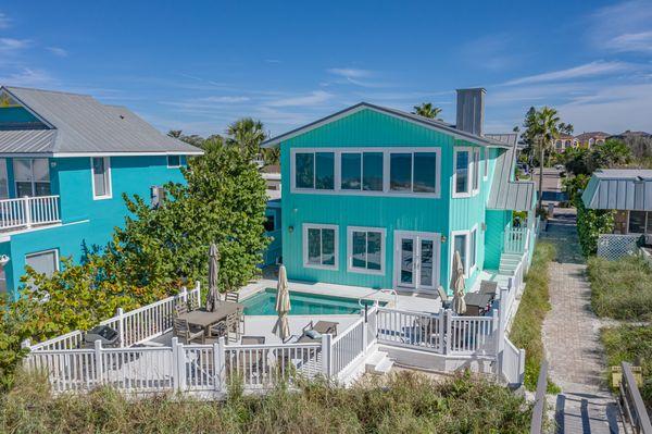 The Eventide Vacation Rental Home Sleeps 12. On The Beach - Redington, FL