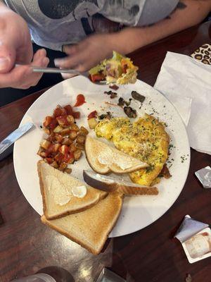 Omelette, mushrooms tasted like they were from a can, hard potatoes, no seasoning