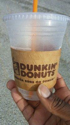 I like to use a sleeve on my iced drinks so my hands don't get wet! #ddperks