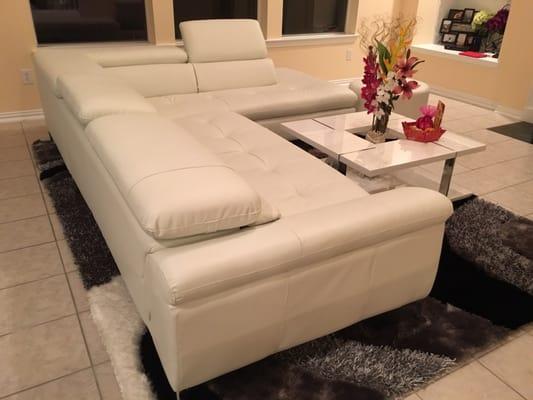 This is the full leather couch, stylist + contemporary! Good price i must admit!