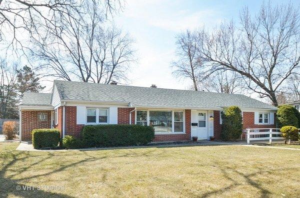 $427,000
 1016 Pfingsten Road 
 Glenview, Illinois 60025
 
 Beds: 4
 Baths: 2
 Square Footage: 1,600