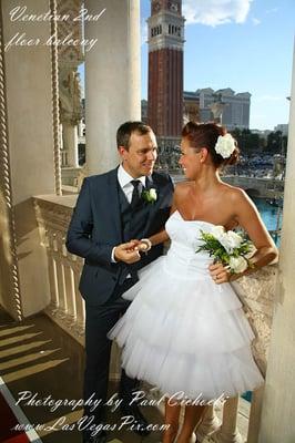 couple 2nd floor venetian hotel overlook