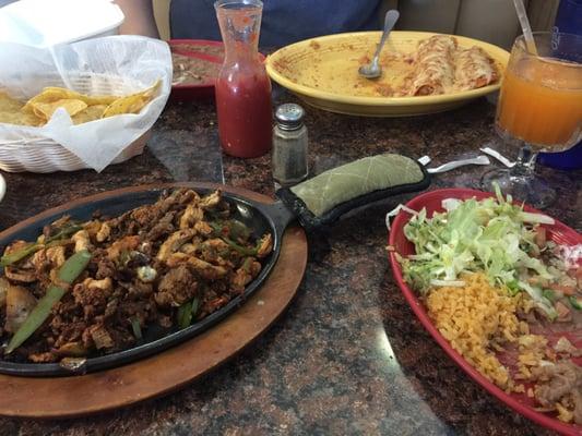 Fajitas El Maguey and Enchiladas Yolanda. Very accommodating, excellent service and speedy service!!