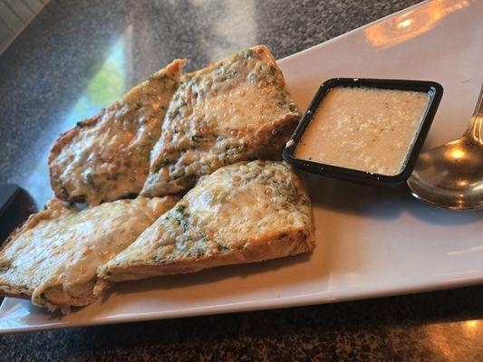 Pesto cheesy garlic bread