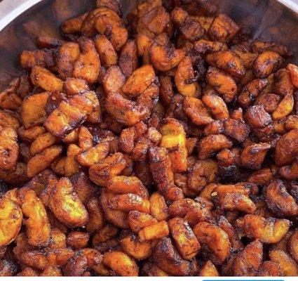 Kelewele, spicy fried riped plantains . Excellent to start a conversation. It's a must try