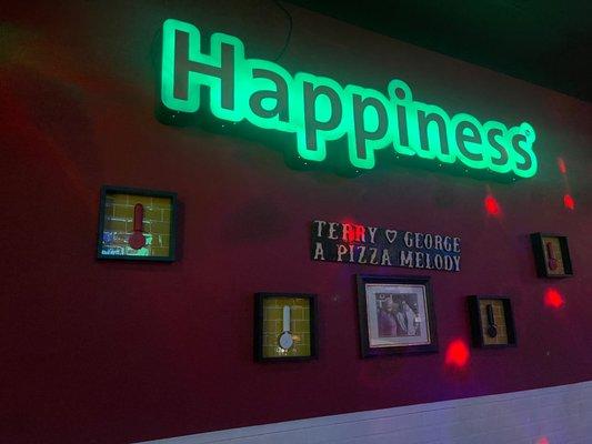 This place is beaming with happiness . That's what makes the pizza even that much better.