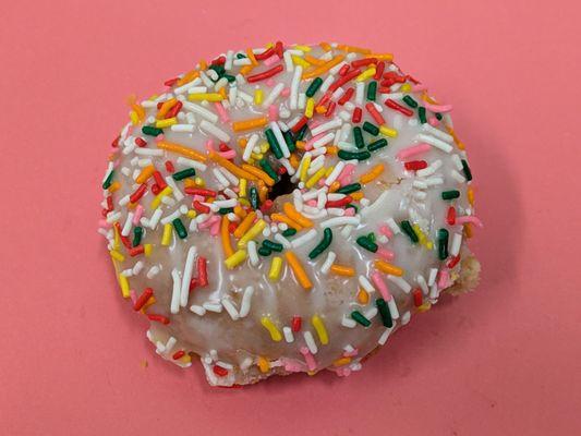 @endoedibles on Instagram 08/23/24
 
 Cake Donut with White Icing and Sprinkles