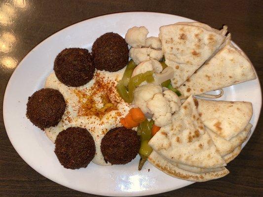 falafel platter with hummus