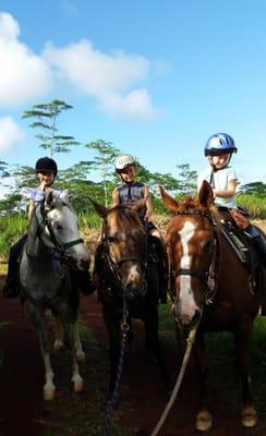 We also offer half hour leadline Keiki rides!