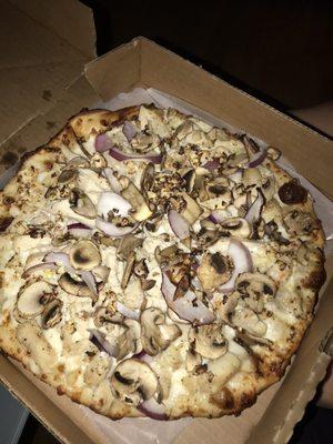 No tomatoes on chicken Garlic Chicken Pizza.... again..