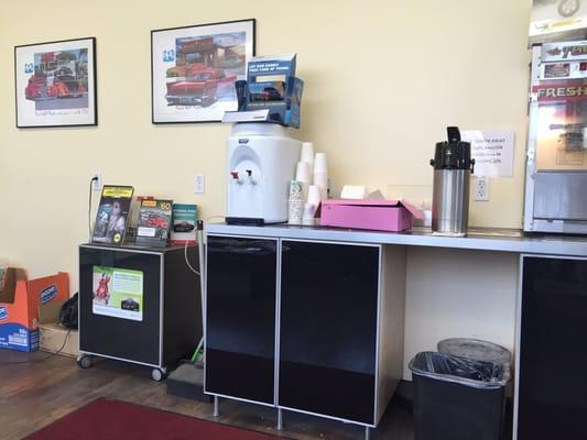 Nice waiting area - ample seats, and they have water, coffee, and popcorn?! And really nice employees.