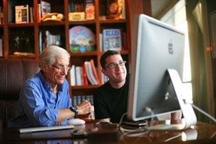 MacTutor Tony Marengo assists Dr Manus Kraff with his iMac