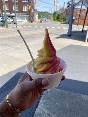 pineapple & strawberry swirl