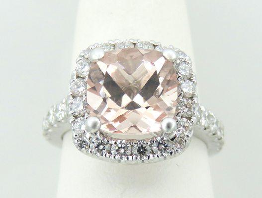 Morganite & Diamond in white Gold.