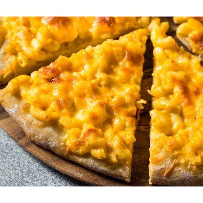 Macaroni and cheese pizza