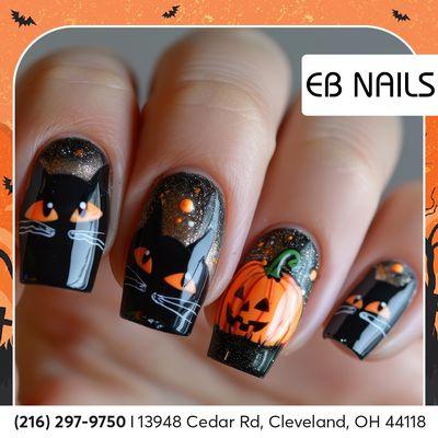 In the Halloween spirit with these sleek black art nails!