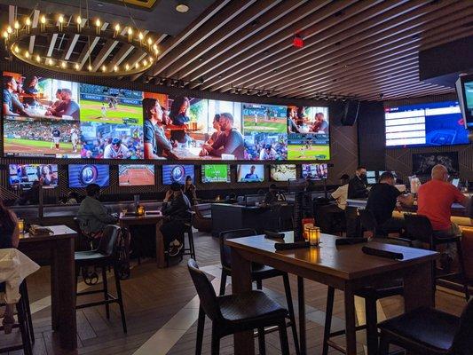 Stadium Sports Bar and Restaurant in Live! Philadelphia