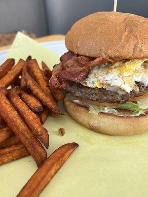 "Knockout" Burger with sweet potato fries