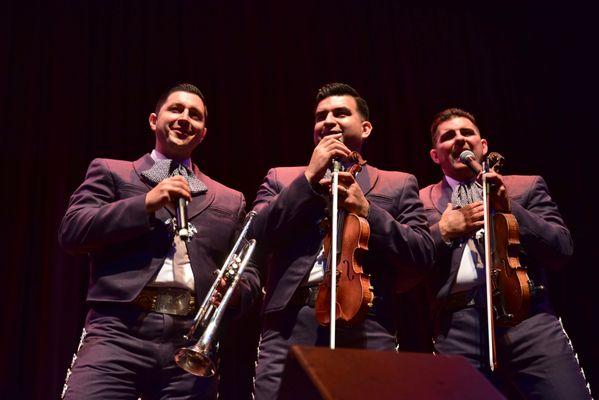 Empire Theater Performance
Serenata Para Las Madres