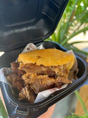 Arepa de Pernil