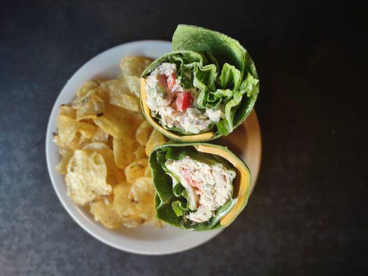 Try one of the Healthy Choice Wraps. These quick and healthy items come in Vegan Hummus, 3 Cheese, Tuna Salad, Zesty Chicken.