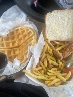 Fluffy waffle, chicken wings, well seasoned fries, pickles, jalapeño pepper and steamed carrots