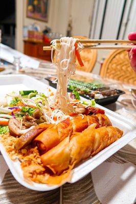 D4. Spring Roll & BBQ Chicken Vermicelli Rice Noodle