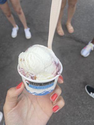 Triple berry cobbler (single scoop)