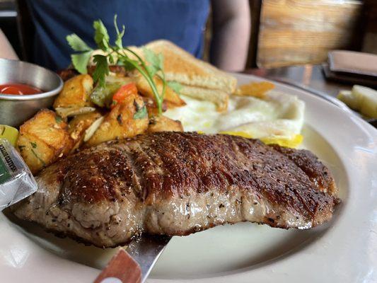 Brunch steak and eggs