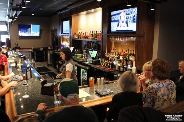 The bar at Fox's Pizza Restaurant & Bar... #oceancitycool