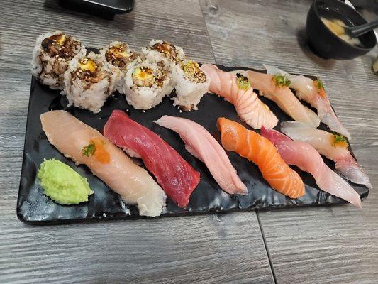 Deluxe Nigiri Combo.