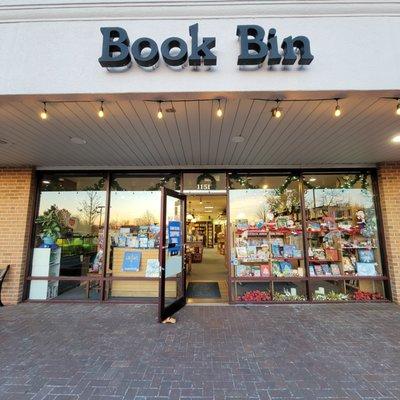 A sunny day at the bookstore (: