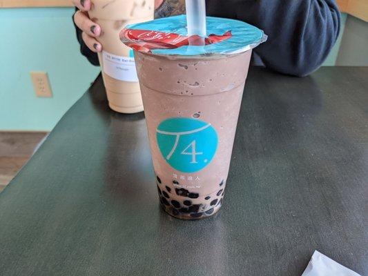 Chocolate smoothie with tapioca pearls