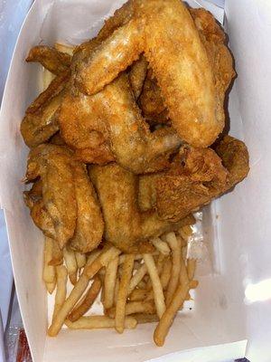 9 Pieces Chicken Wings w/ Fries