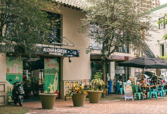 Front entrance to Aloha Green Apothecary - Waikiki