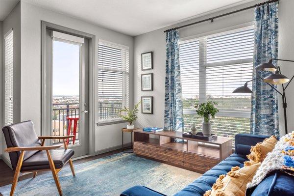 Arapahoe Square Apartments - Living Room