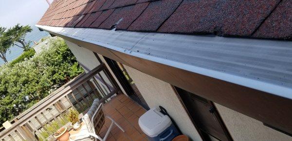 With safe confidence, Dan was able to install on the edge of a very challenging roof line.   Great job!