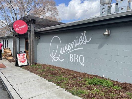 Offering both inside and outside dining while being attached to a brewery- what could go wrong, BBQ & Beer!