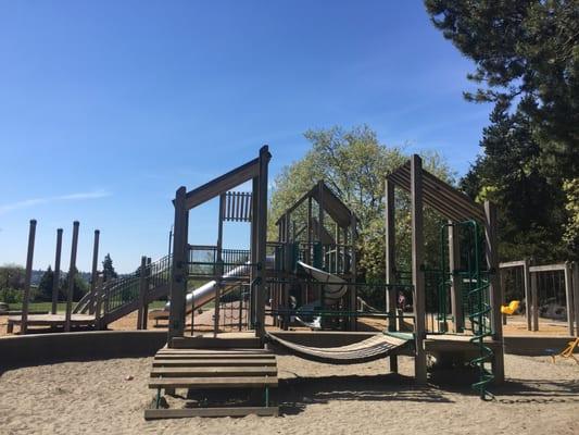 Nice big clean playground with a tire swing !